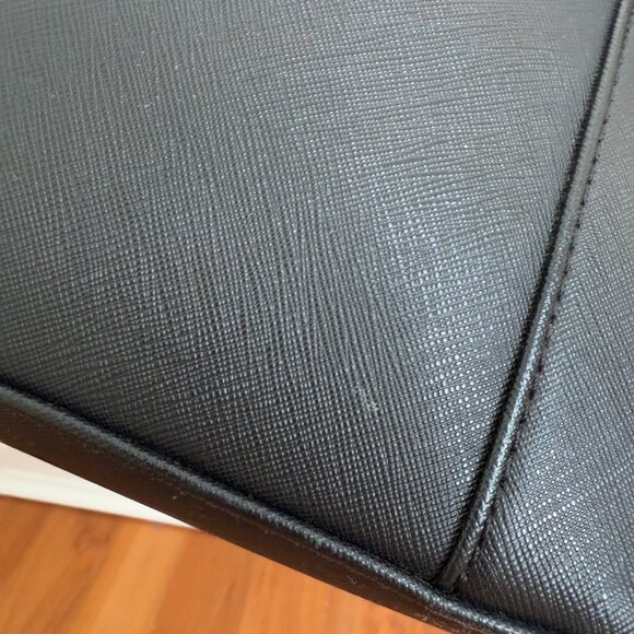 Liz Claiborne Adjustable Crossbody Messenger Bag Black Gold Hardware Polyvinyl - Picture 11 of 11